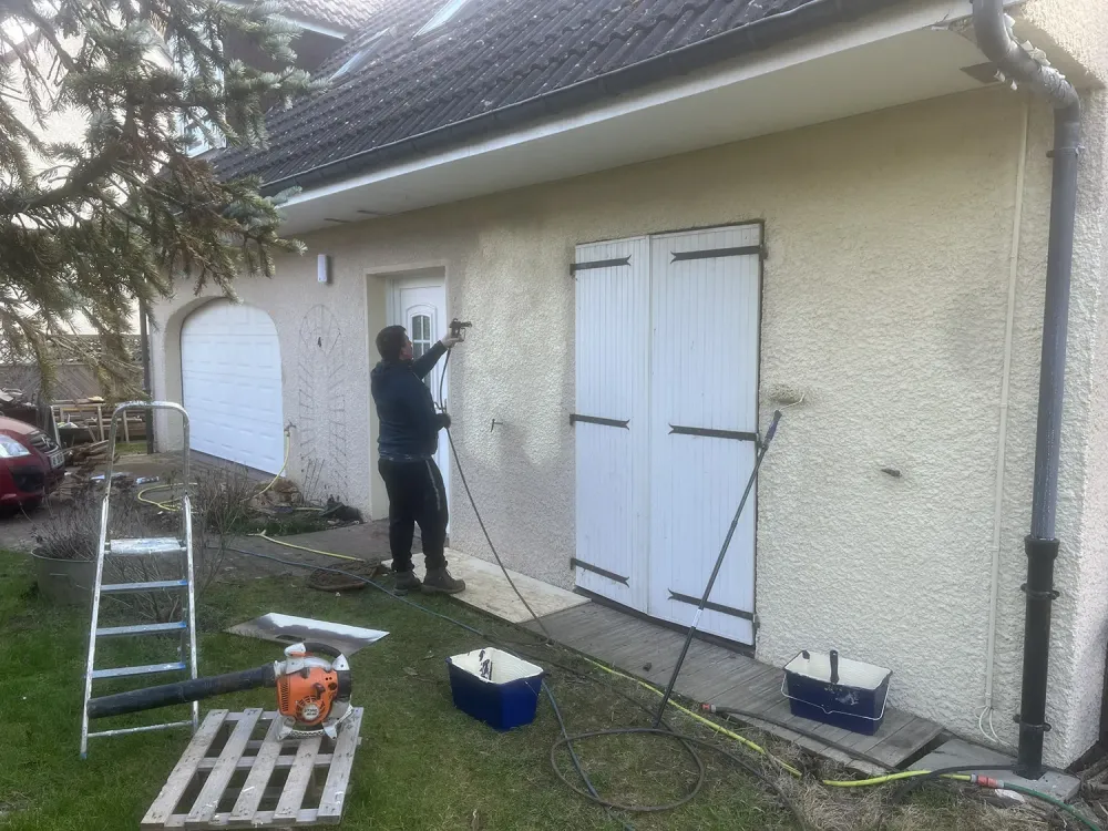 Peinture de façade aux Essarts-le-Roi